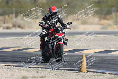 media/Oct-30-2025-Racers Edge (Thu) [[dabbdaf680]]/3-B Group/Session 2 Turn 2/